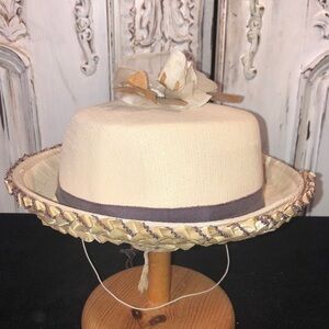 GirlsVINTAGE Cream Molded Hat With Nosegay Flowers